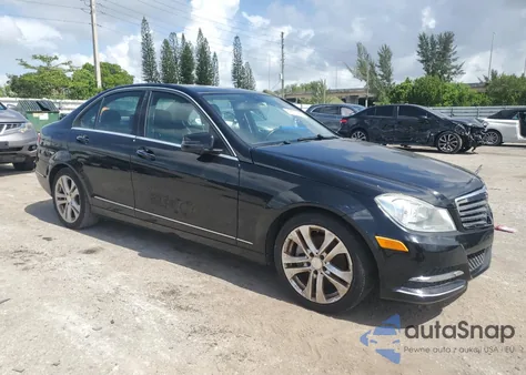 2013 Mercedes-Benz C 250 из США, поврежденный, VIN WDDGF4HB7DA789618